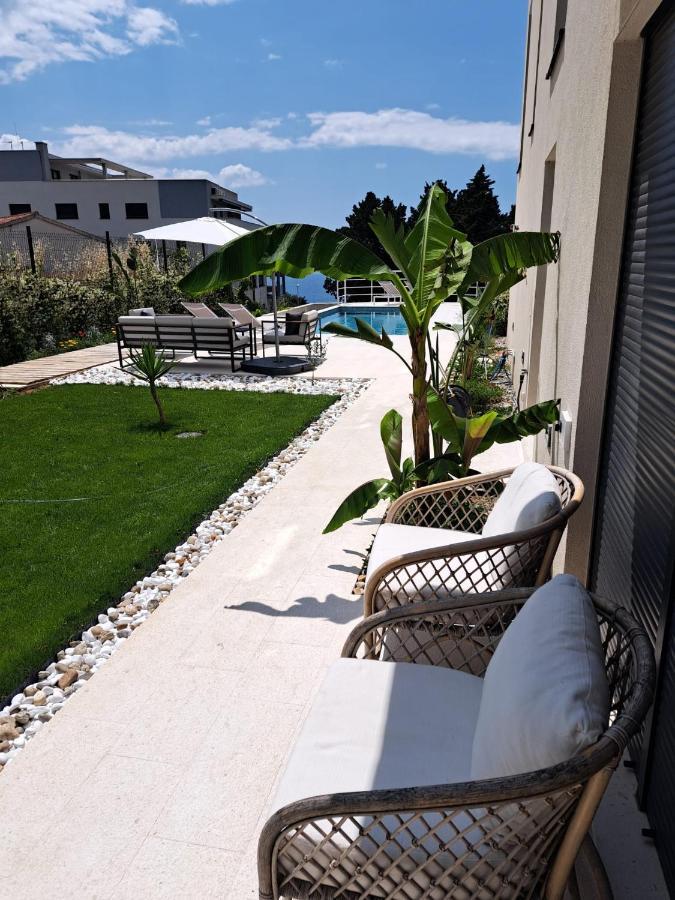 Apartment With Private Pool Split Exterior foto