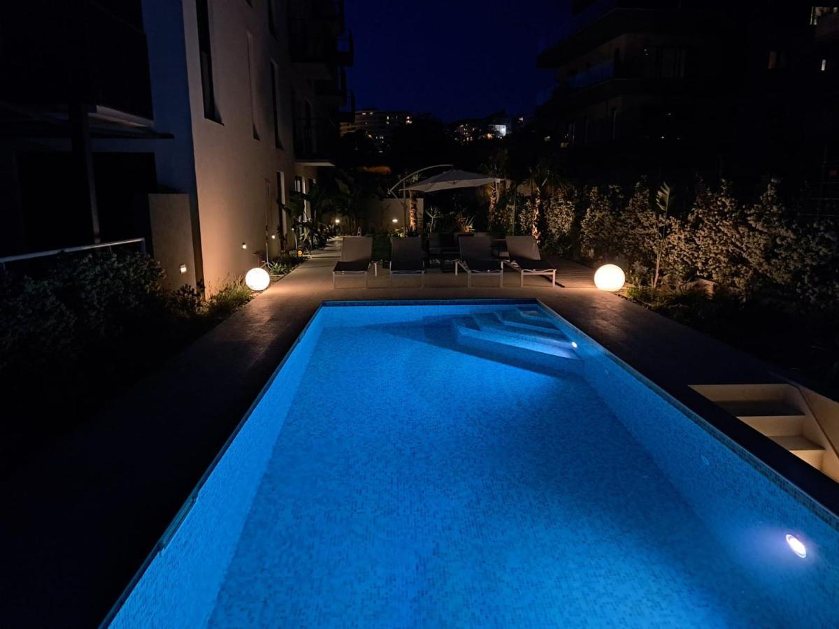 Apartment With Private Pool Split Exterior foto