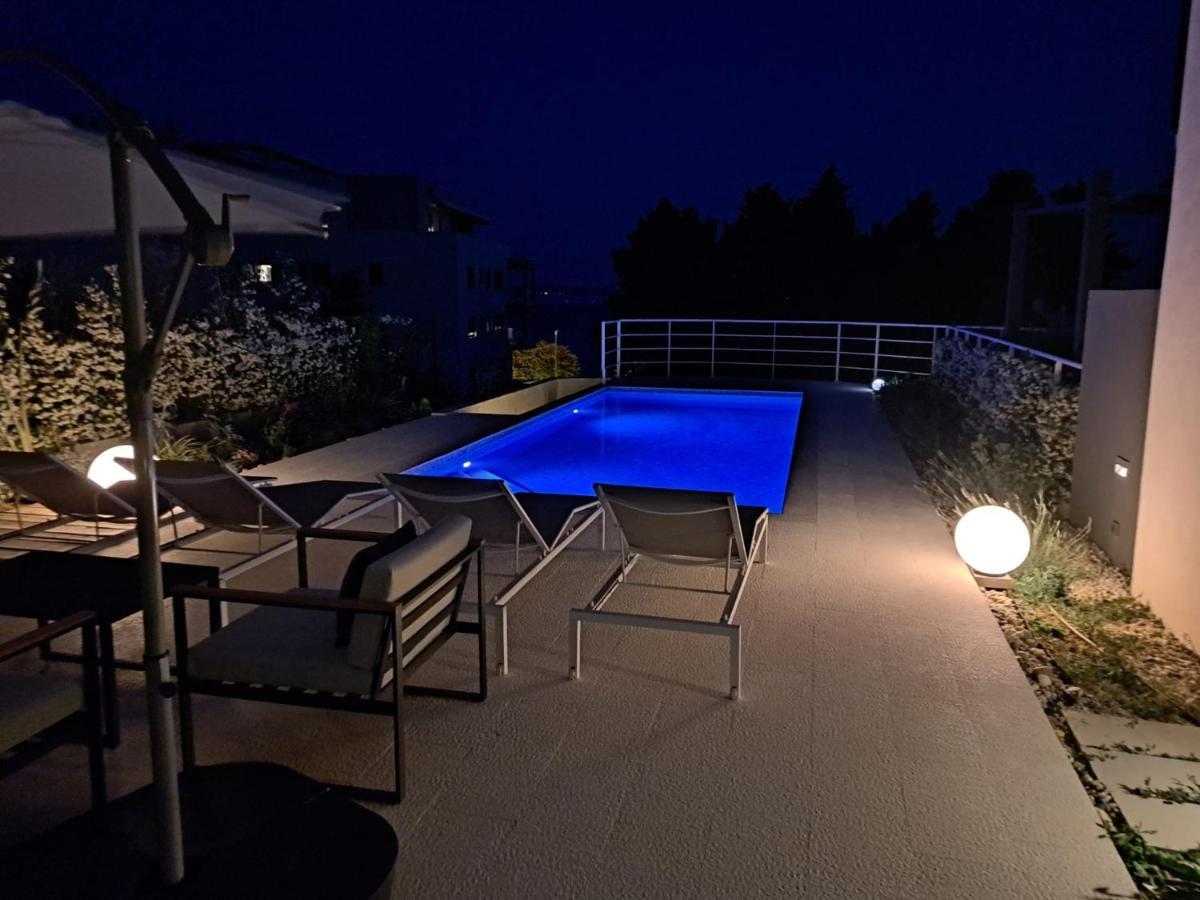 Apartment With Private Pool Split Exterior foto