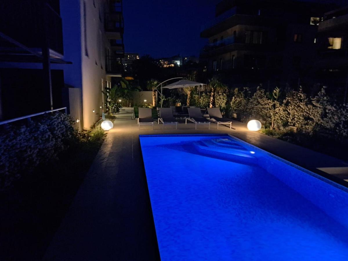 Apartment With Private Pool Split Exterior foto