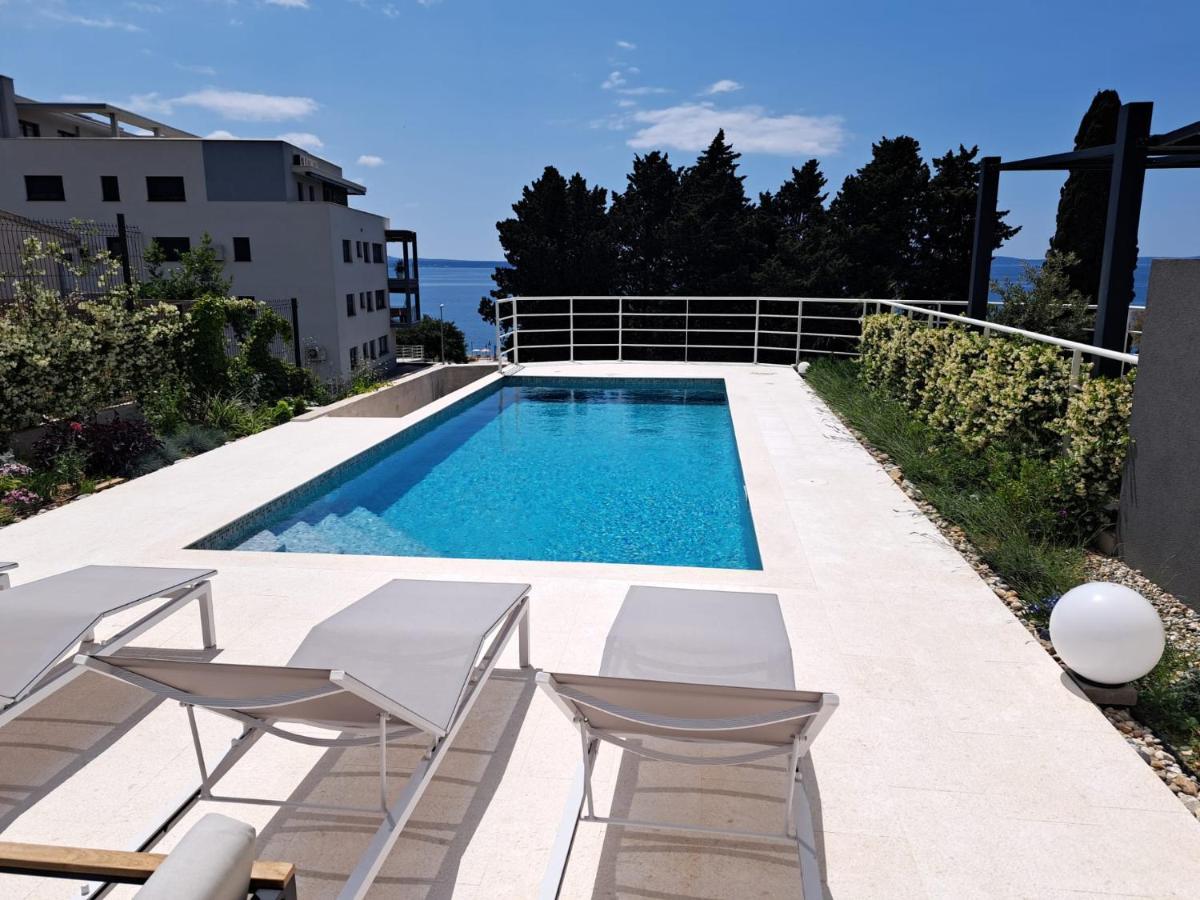 Apartment With Private Pool Split Exterior foto