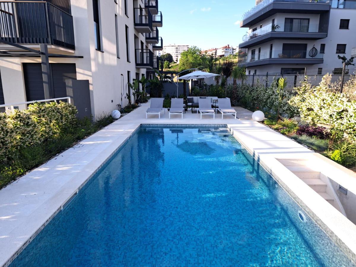 Apartment With Private Pool Split Exterior foto