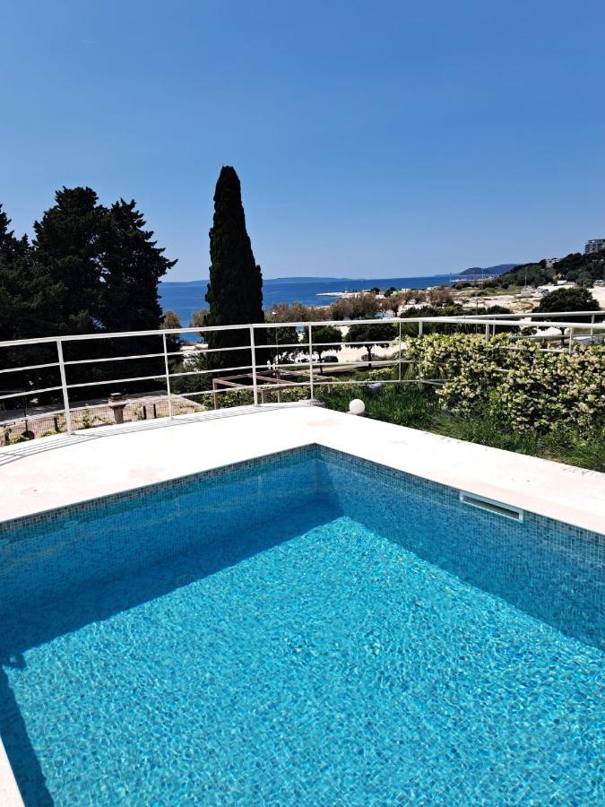 Apartment With Private Pool Split Exterior foto