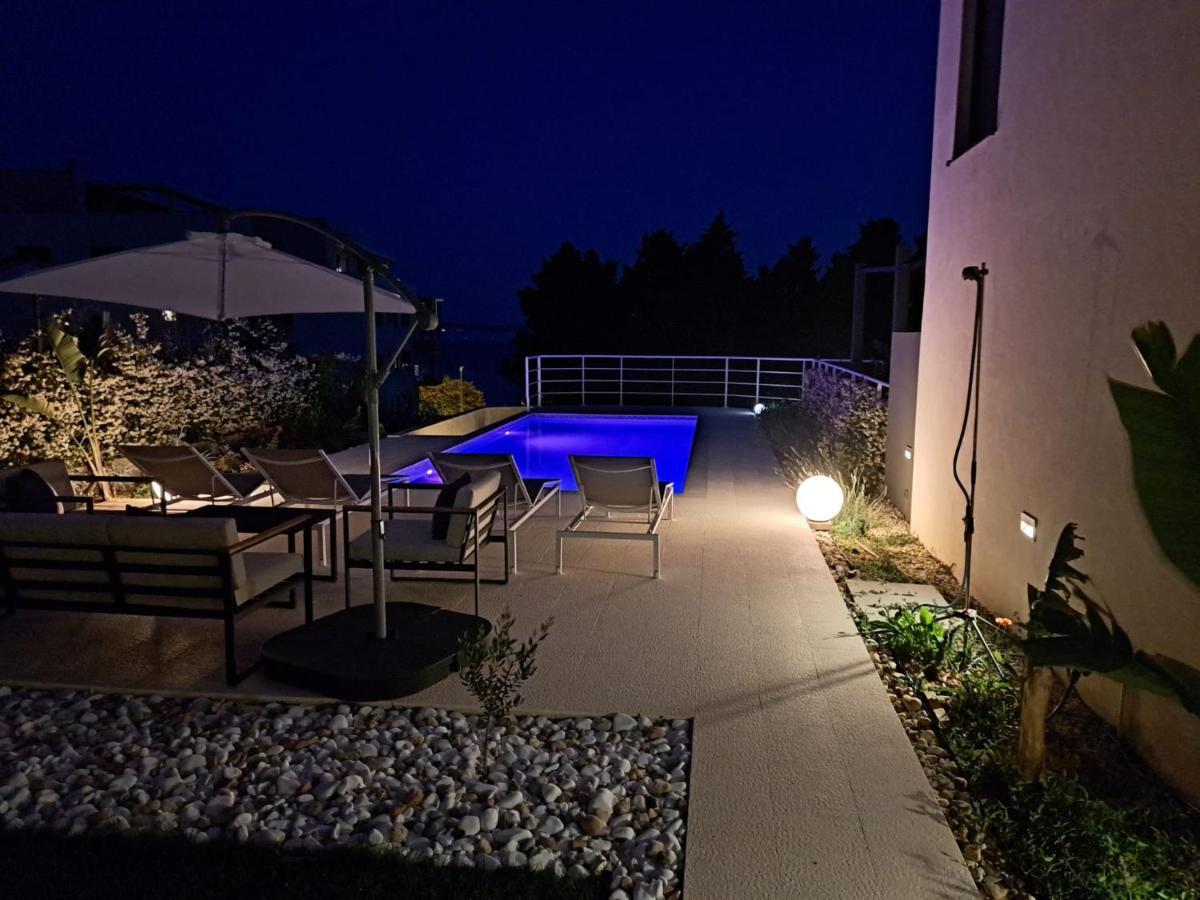 Apartment With Private Pool Split Exterior foto